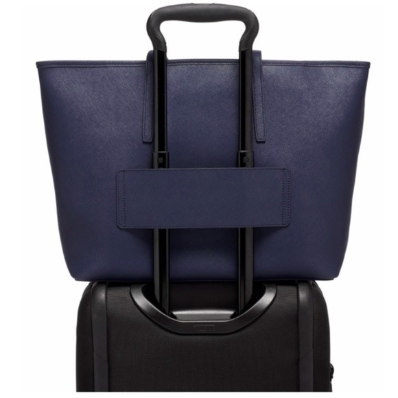 NWT Tumi Navy Blue Everyday Leather Tote- SOLD OUT IN STORES - Picture 8 of 8
